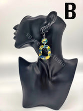 Load image into Gallery viewer, Large Flower Earrings