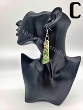 Load image into Gallery viewer, Large Flower Earrings