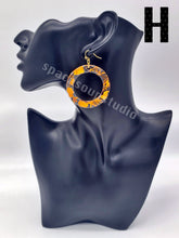 Load image into Gallery viewer, Large Flower Earrings