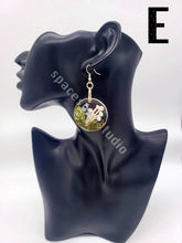 Load image into Gallery viewer, Large Flower Earrings
