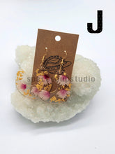 Load image into Gallery viewer, Large Flower Earrings
