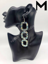 Load image into Gallery viewer, Large Flower Earrings
